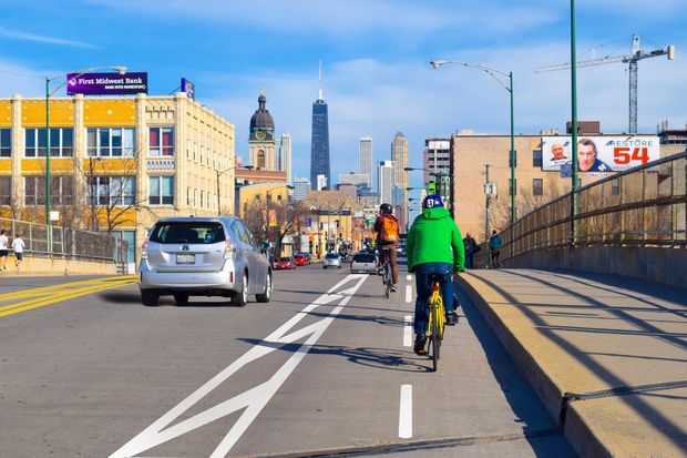 Right Now It’s More Important to Install Bus Lanes on Chicago Avenue Than Bike Lanes