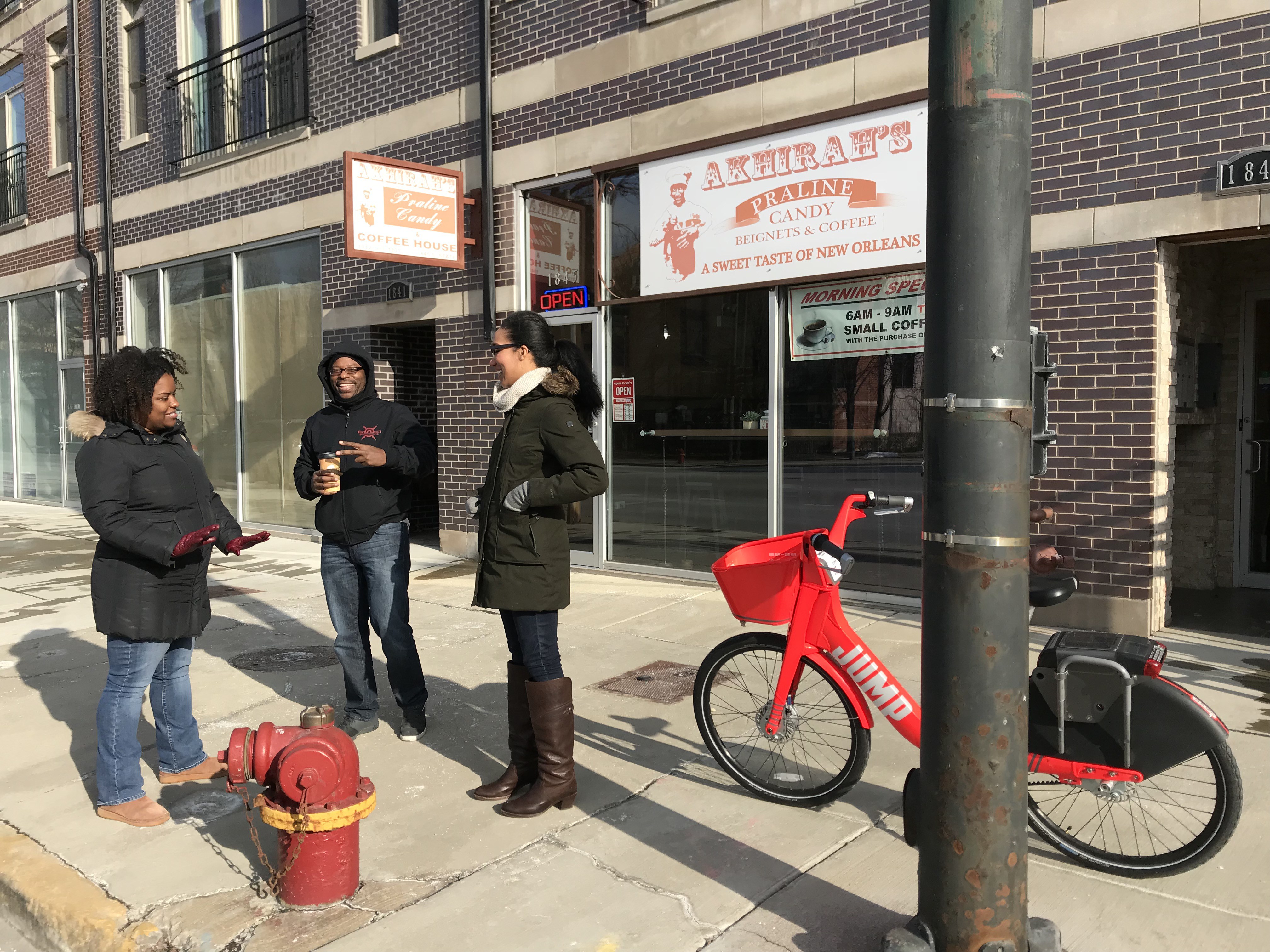 Jump bikes feature built-in U-locks (the gray inverted U on the side of the bike), which can be used to secure the cycle to a bike rack, parking meter, or pole. Photo: John Greenfield