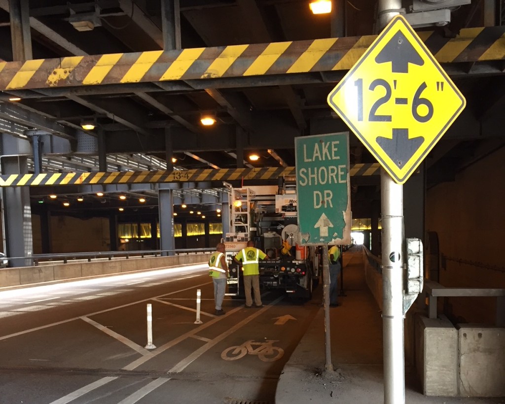 A New Bikeway on Middle Randolph From Michigan Avenue to Lakefront Trail
