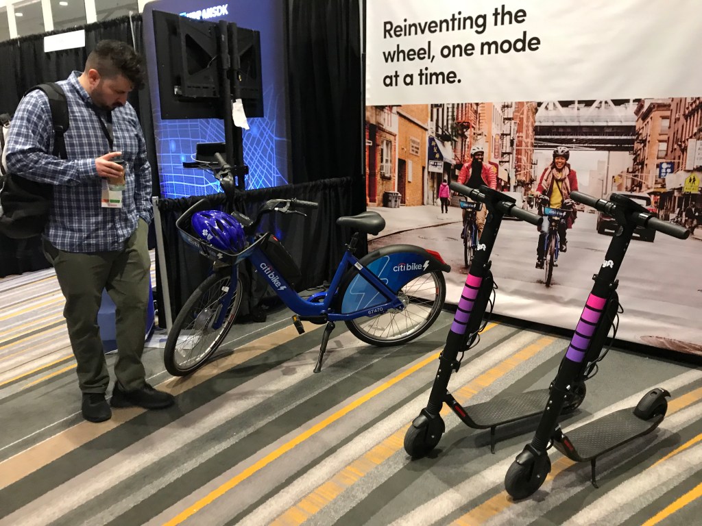 On the Eve of the Lyft/Divvy Deal, New Ordinance Sets Rules for E-Bikes