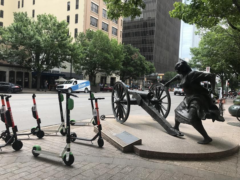 How Will Scooters Function in Chicago? My Trip to Austin, Texas, Offered a Preview