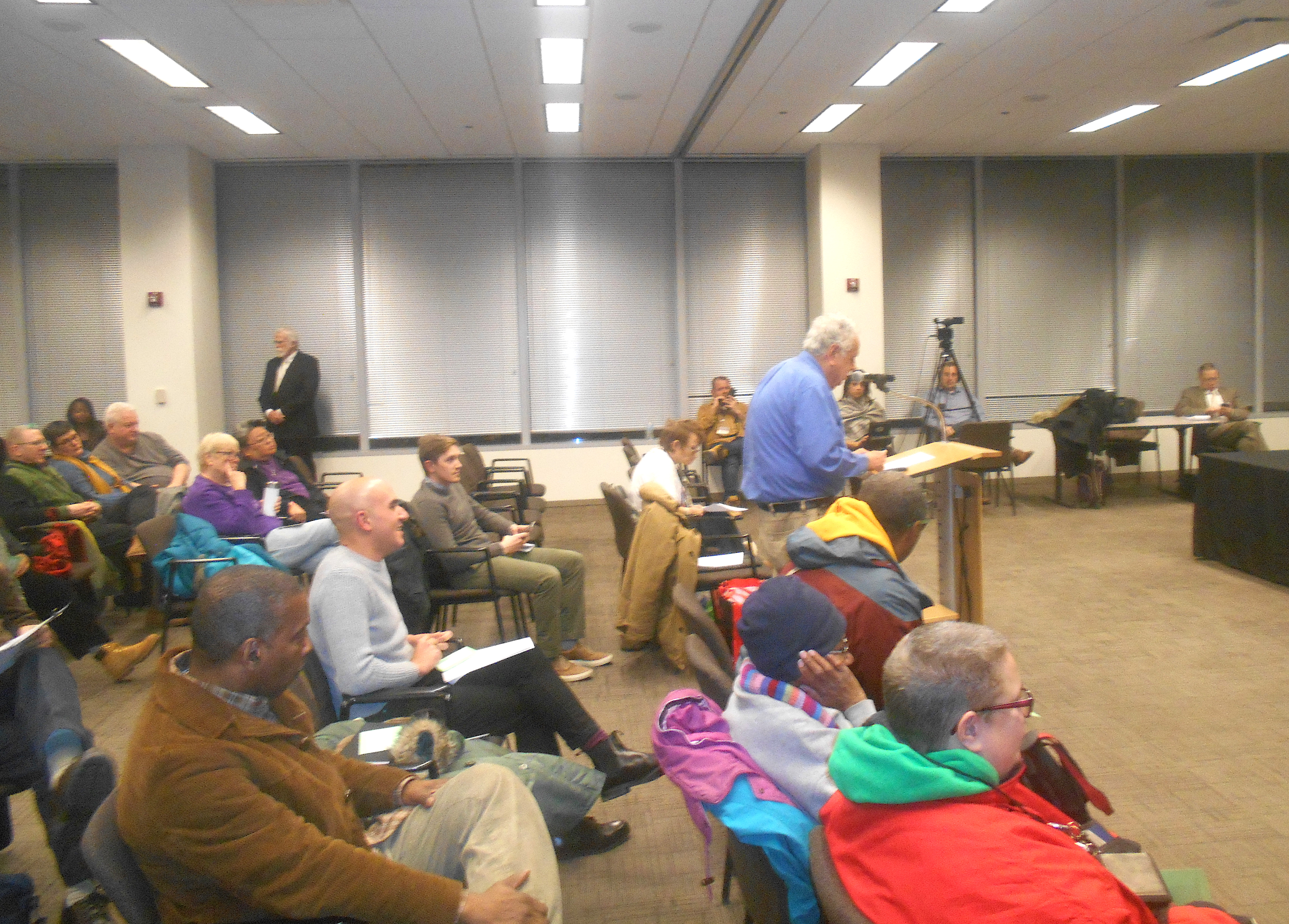 Lincoln Park activist Alan Mellis testifies at the hearing. Photo: John Greenfield