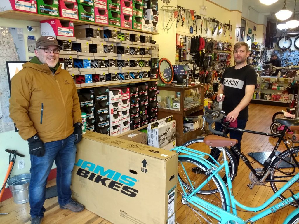 Despite safety challenges during the pandemic, Chicago bike shops keep rolling