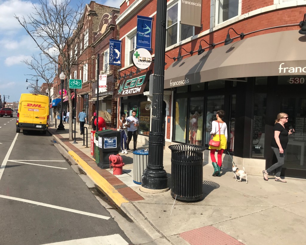 Eyes on the Street: Crowded sidewalks and half-empty parking lanes in Andersonville