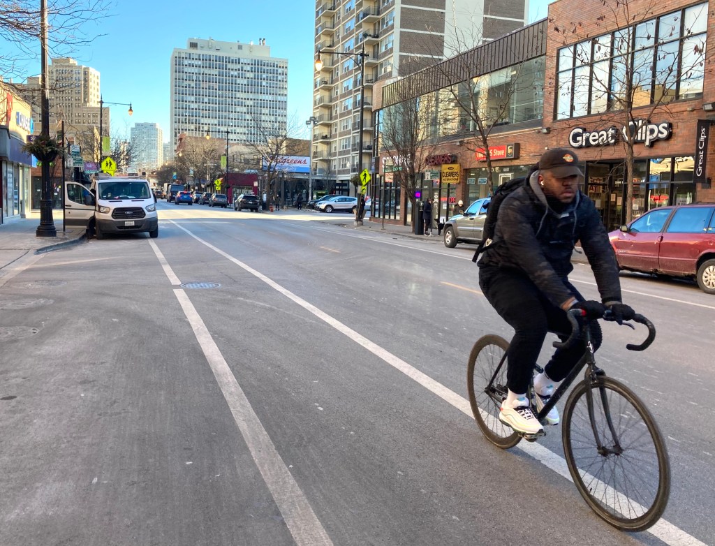 Eyes on the street: Lots of people were biking on Clark Street in 19 degrees
