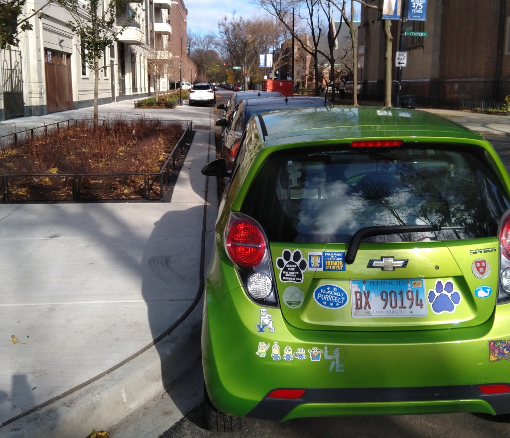 Eyes on the street: A perfectly good bump-out is rendered useless by lack of signs