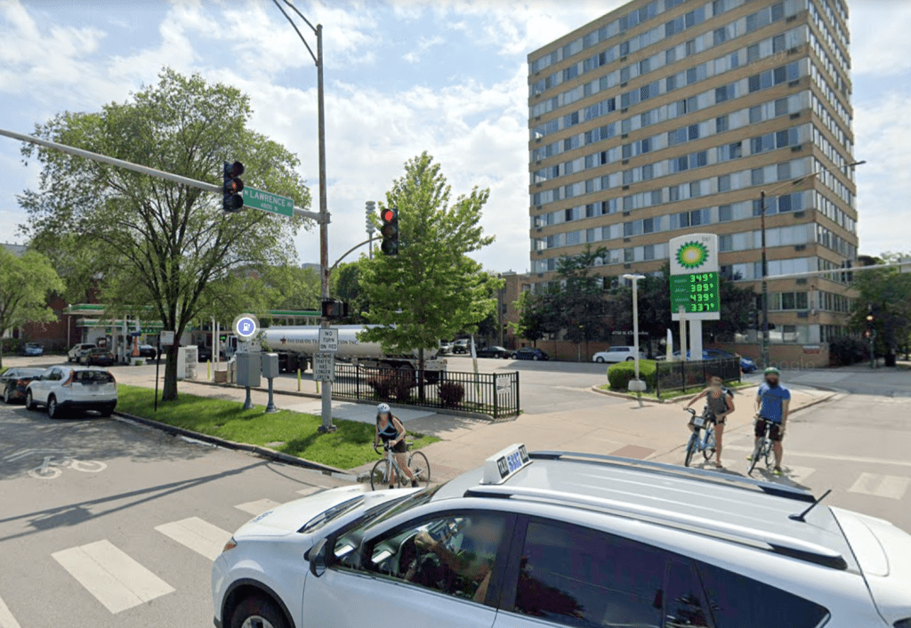 Gas station next to lakefront in Uptown to be replaced by a bigger gas station