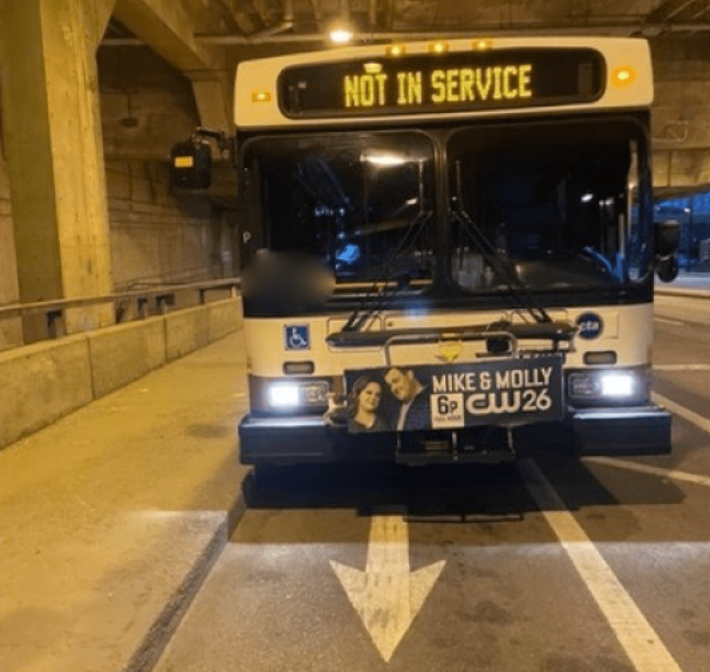 If the bus is rockin’, don’t bother knockin’: A risqué bikeway obstruction on Randolph St.