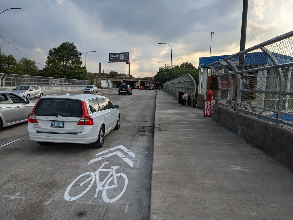 No, the new Montrose bridge over Kennedy doesn’t have bike lanes, isn’t getting them