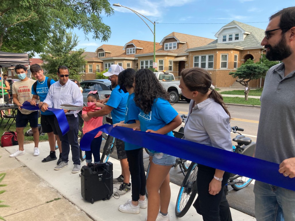 Belmont Cragin and Hermosa celebrate new Divvy stations, bikeway network