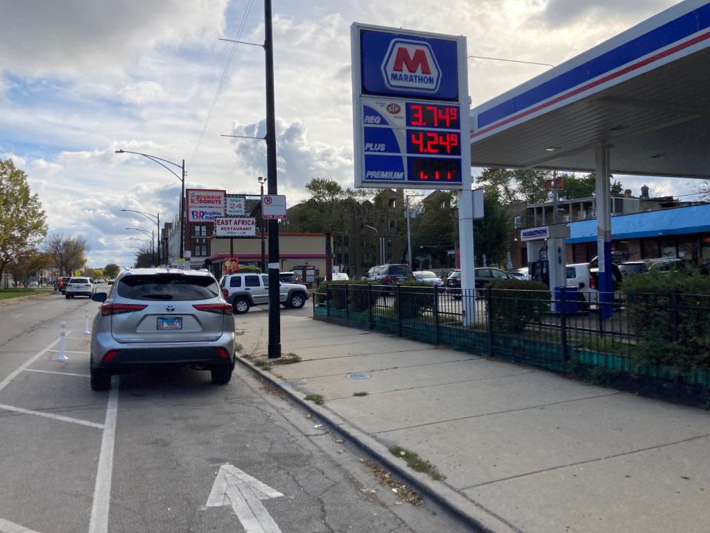 Edgewater’s Clark St. bike lanes need a redesign in the face of constant blockages