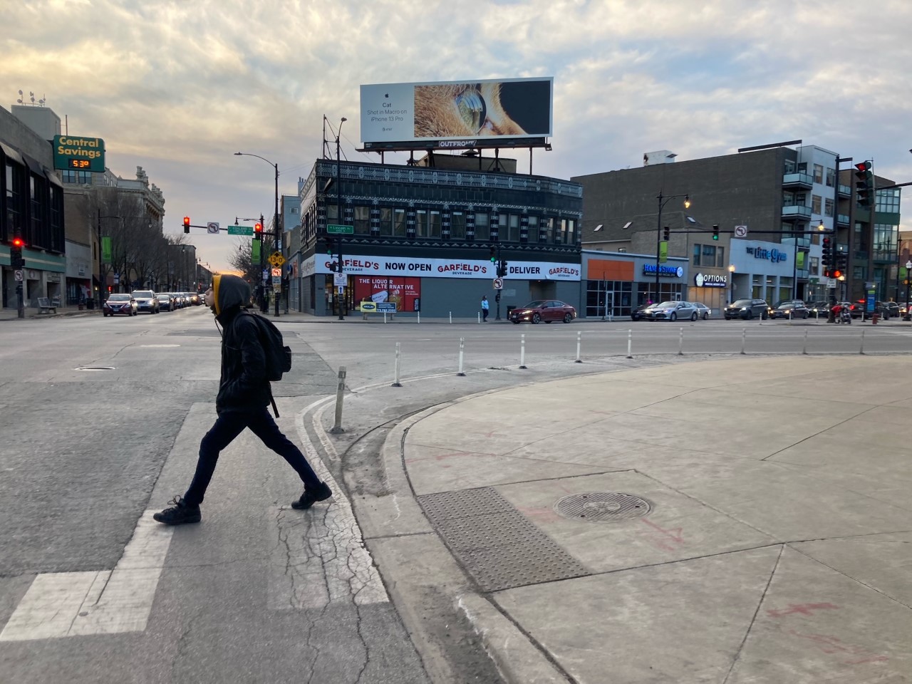 Crossing Belmont at Lincoln and Ashland, looking west, this afternoon. Photo: John Greenfield