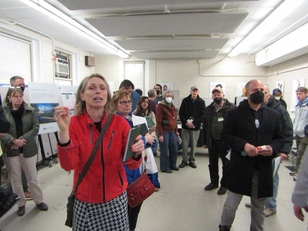 Mutiny at the meeting: Lakeview neighbors hijack Metra hearing to voice UP-N concerns