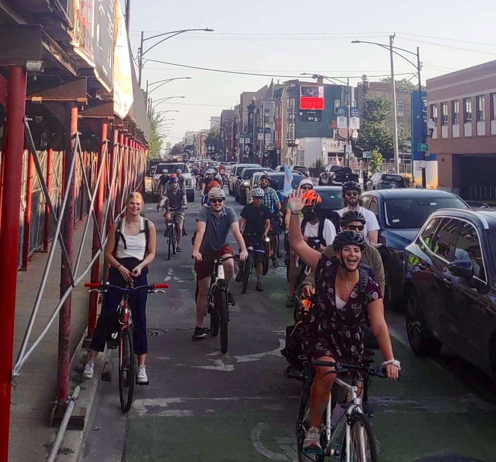 Chicago, Bike Grid Now’s  Halsted Bike Bus provides a safe, fun ride downtown