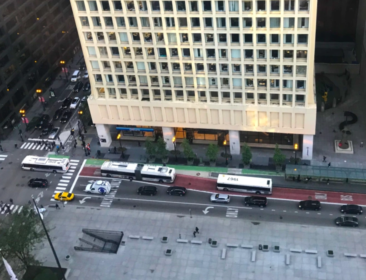 Loop Link buses at Washington and Dearborn. Photo: John Greenfield