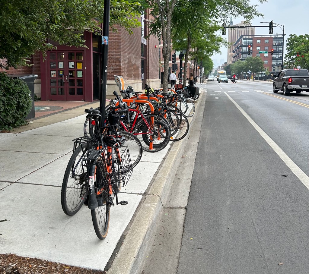 Residents turn out in force to support upcoming protected bike lanes on Milwaukee Ave. in West Town/Logan