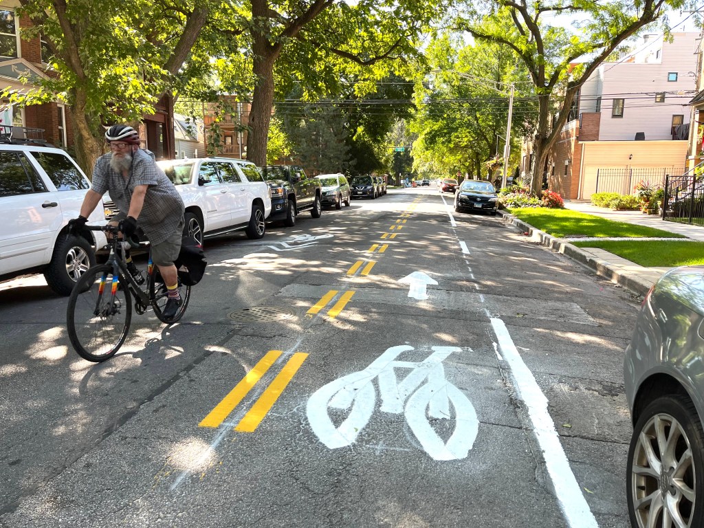 The southbound contraflow lane on Leavitt, a little south of Montrose. Photo: John Greenfield