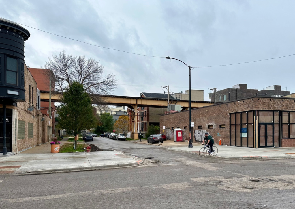 Eyes on the Street: Milwaukee Avenue protected lanes are taking shape in Bucktown
