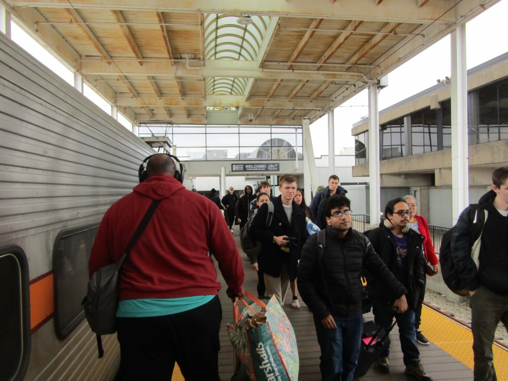South Shore Line looks to run shuttles from Michigan City to South Bend airport