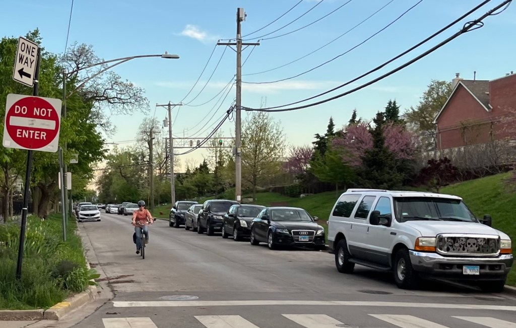 Which Metra corridor would become more bike-friendly and greener under a new plan? Ravenswood!