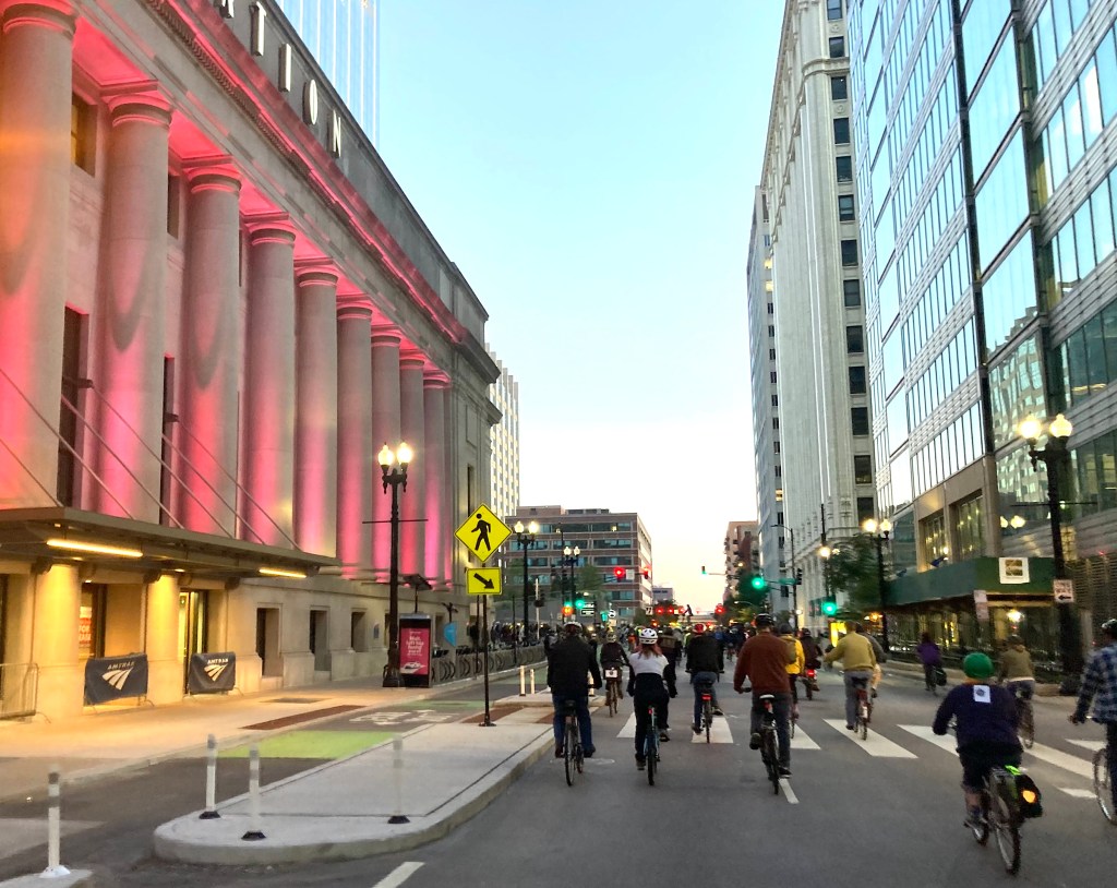 Chicago Union Station concourse overhaul will include expanded bike parking options