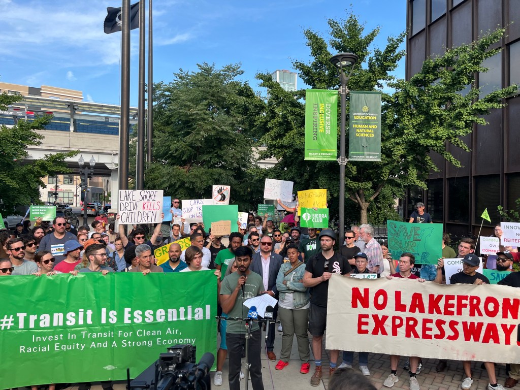 Save Our Lakefront Rally draws huge crowd to Redefine the Drive open house, demanding a people-friendly DLSD layout