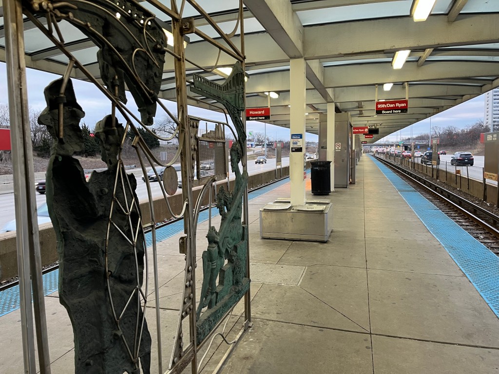 UIC urban planners examine transit commute disparities in the new report, “Race, travel time, and earnings in Chicagoland”
