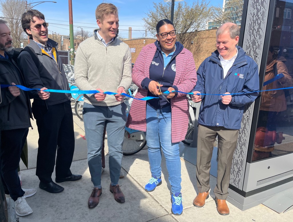 Ald. Clay (46th) discussed transportation hot topics with SBC at ribbon-cutting for one of Divvy’s 100+ new charging stations