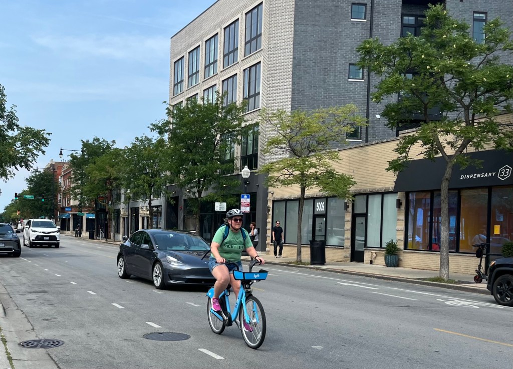 Uptown, girl! Installation of the Uptown Extension protected bike lanes on Clark from Montrose to Winnemac is slated to start today