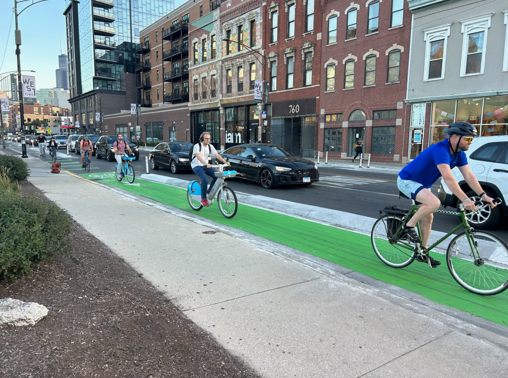 Eyes on the street: Taking a spin on the new-and-improved Milwaukee protected bike lanes in River West, with a few constructive criticisms
