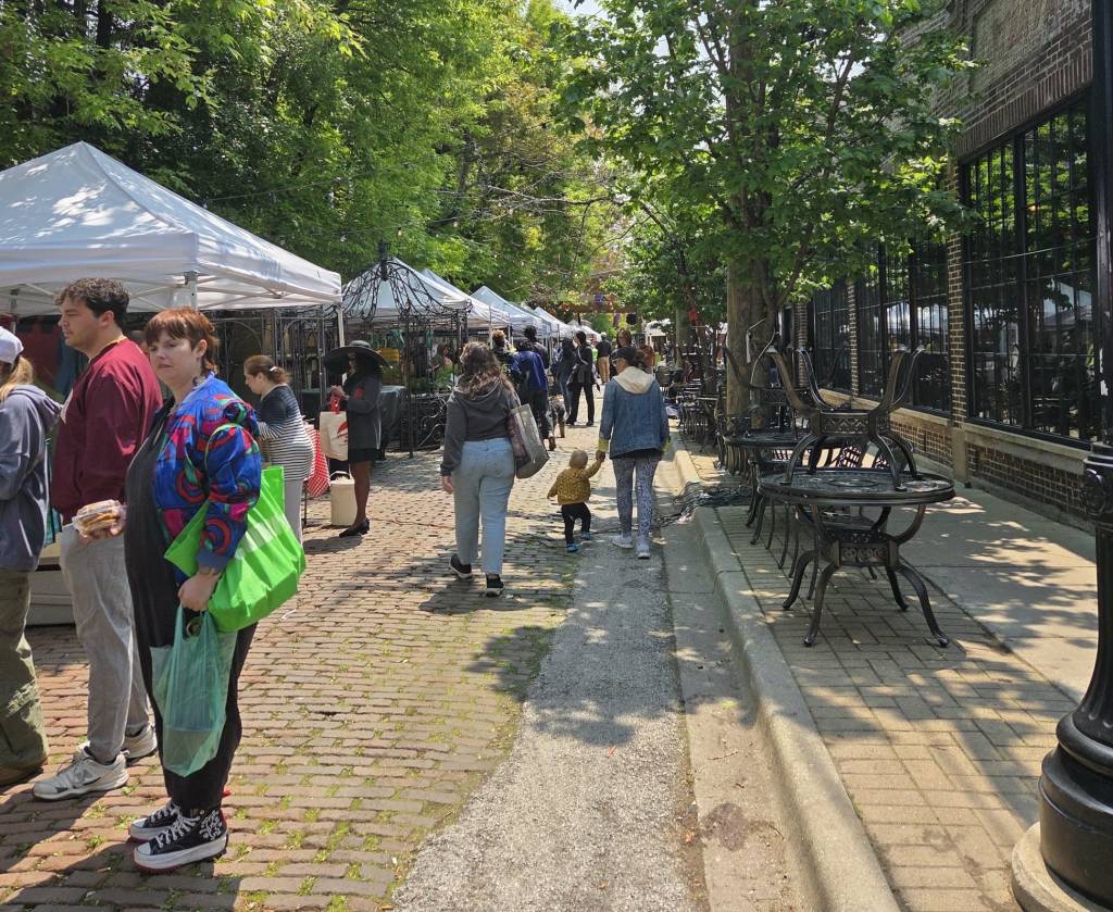49th Ward says the car-free Glenwood Alfresco block is going back to drivers on weekdays. Nearby Jarvis Square will stay car-free.