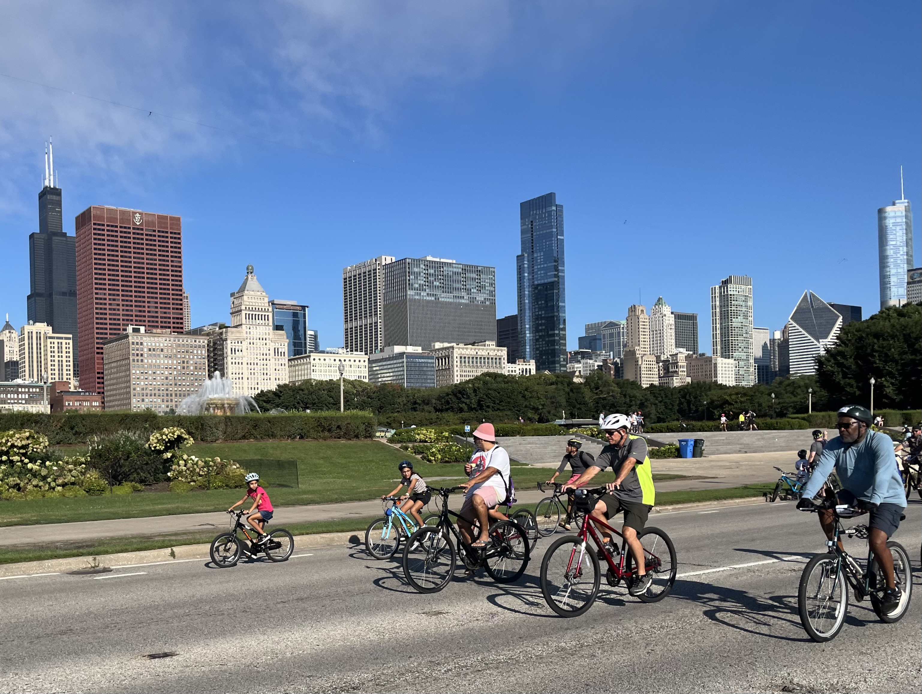 Sweatin' with the alders: As Bike the Drive highlights the perks of a less car-centric shoreline, Ald. Vasquez and Ald. Manaa-Hoppenworth discuss the future of DLSD - Streetsblog Chicago